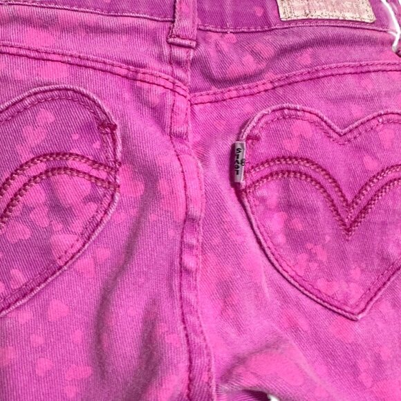 Levi’s Girls 6 Pink Heart Denim Midi Shorts — Roll Cuff, Adjustable Waist - Picture 4 of 12